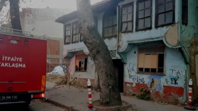 İnegöl’de metruk binada çıkan yangın söndürüldü