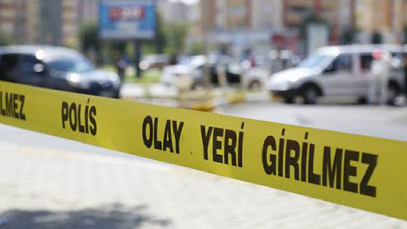 Yer: Bursa… Yakalanacağını anlayınca canına kıydı Bursa'nın Gemlik ilçesinde cinayet işlediği ileri sürülen şüpheli, aracında tabancayla