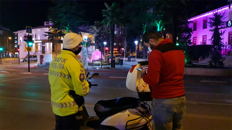 Bursa’da tedbirlere uymayanlar cezasız kalmadı