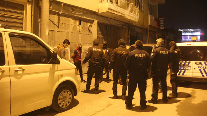 Bursa’da kısıtlamanın bitimine dakikalar kala sokağa çıkınca…