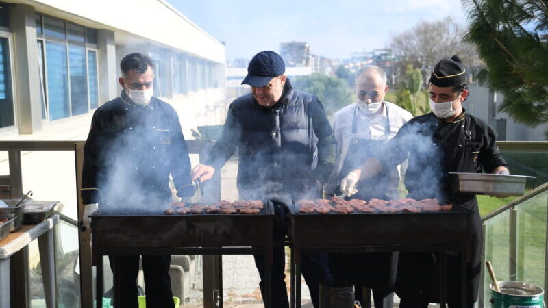 Özlüce’de güneş açtı! Başkan pişirdi takım yedi… Özlüce’de güneş açtı! Başkan pişirdi takım yedi…