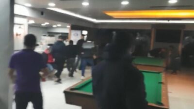 Şok baskın! Işıkları kapatıp kaçmaya çalıştılar