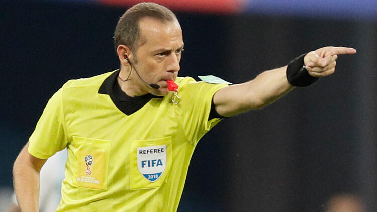 FIFA kokartlı Türk hakem Cüneyt Çakır, UEFA Şampiyonlar Ligi maçında
