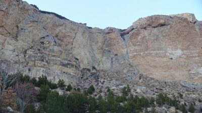 Deprem anında korkutan görüntü! Kayalar yerinden oynadı