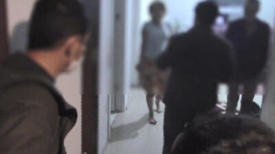 Başında 5 kadının bulunduğu fuhuş çetesine baskın! Yasağa göre tarife