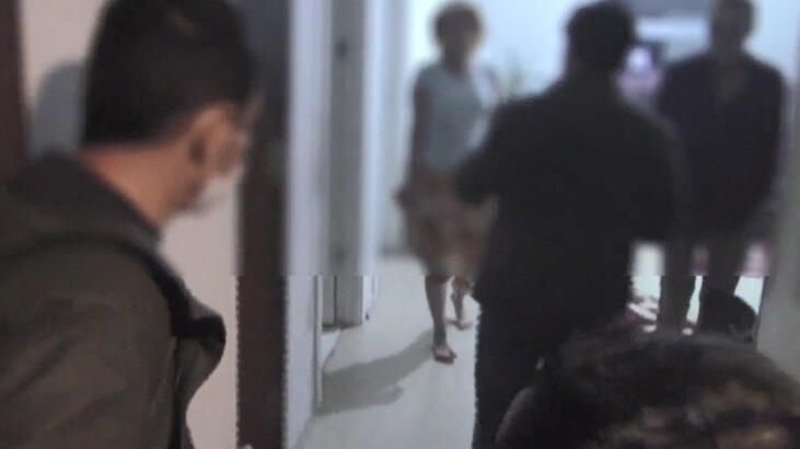 Başında 5 kadının bulunduğu fuhuş çetesine baskın! Yasağa göre tarife