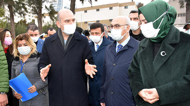 Bakan Soylu’dan İzmir’de depremzedelere ziyaret