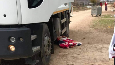 Feci olay! Yaşlı kadın kamyonun altında can verdi