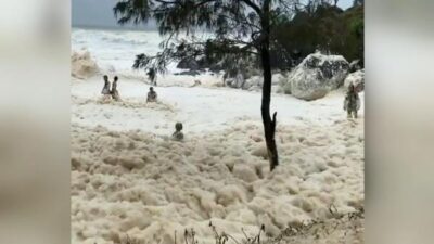 Nadir görülen doğa olayı! Halk sahillere akın etti…