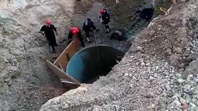 Adana’da kuyu çöktü! Toprak altında kalanlar var