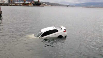 Denize uçtu! Balıkesir’de akılalmaz kaza