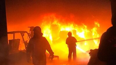 Geri dönüşüm tesisinde büyük yangın!