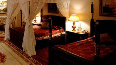 Bakanlık yasaklamıştı! Rezervasyon almaya devam ediyorlar