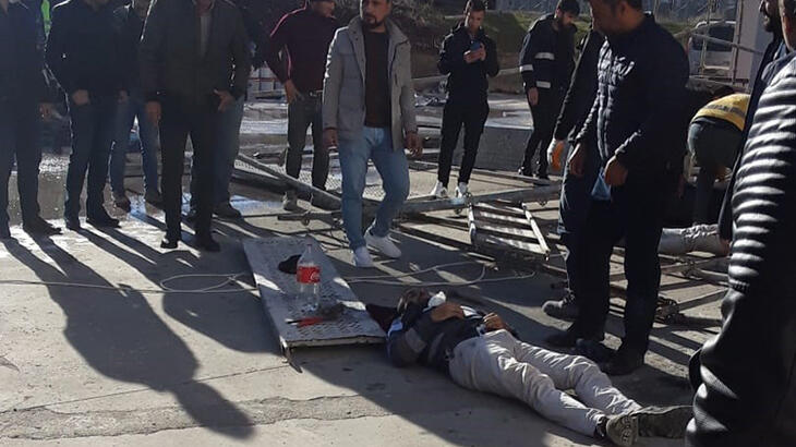 Demir inşaat iskelesi çöktü! 1 ölü 2 yaralı