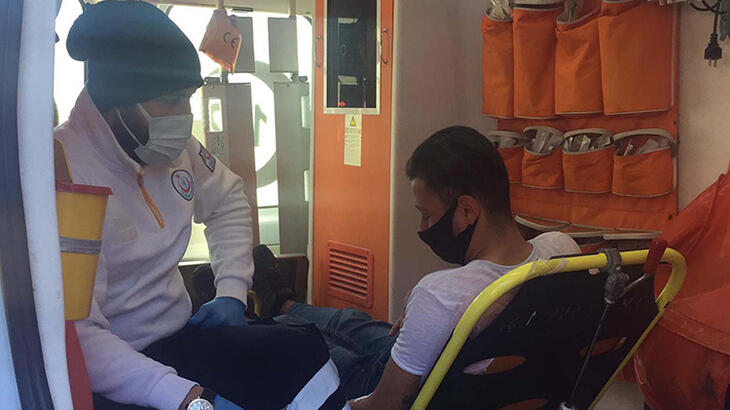 Yolda yürüdüğü sırada bıçaklandı!