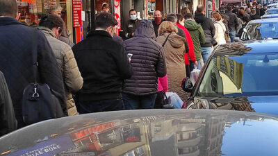 Şaşırtan kuyruk! Saatlerdir bekleyen var