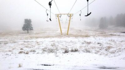 Uludağ’da kar yağışı turistleri sevindirdi