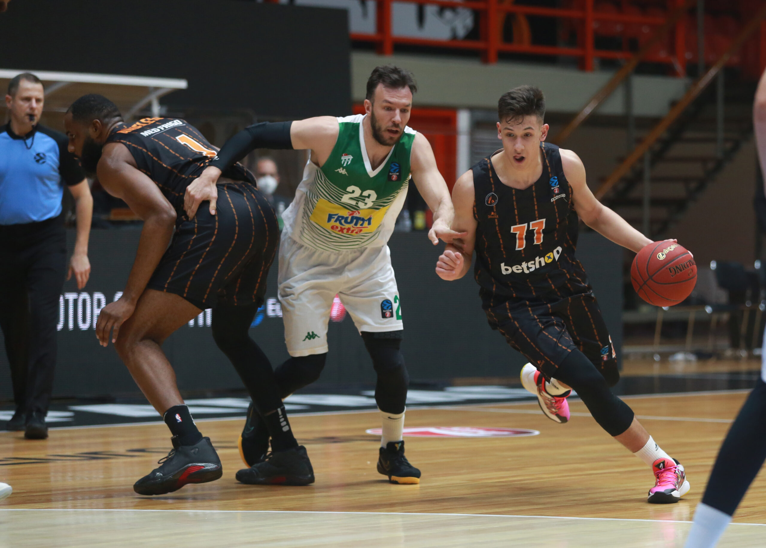 Timsah Yunanistan’da fena coştu! 100 sayı barajıyla veda ettiler… Timsah Yunanistan’da fena coştu! 100 sayı barajıyla veda ettiler…