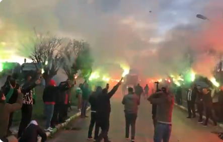 Özlüce’de meşale şov! Bursaspor’a moral verdiler… Özlüce’de meşale şov! Bursaspor’a moral verdiler…