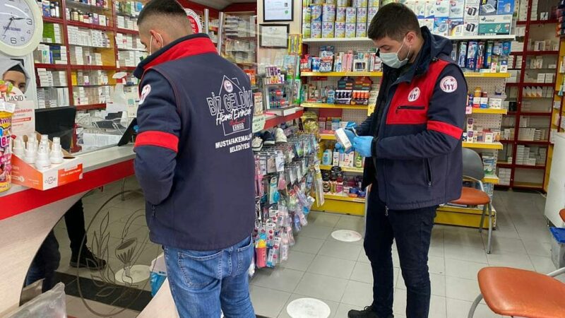 Mustafakemalpaşa Belediye Başkanı Mehmet Kanar’ın sahadaki temsilcileri sokağa çıkma kısıtlamasında