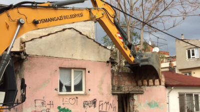 Madde bağımlılarının meskenine balyoz