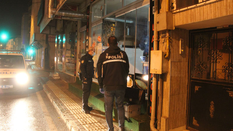 Bursa'da işyerine giren hırsız arka mahallede yakalandı.