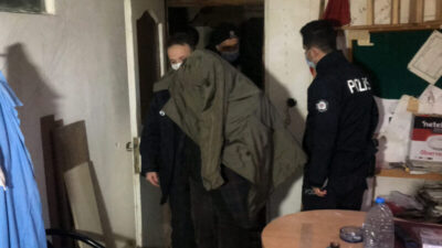 Bursa’da derneğe kumar baskını: Çatıda yakalandılar