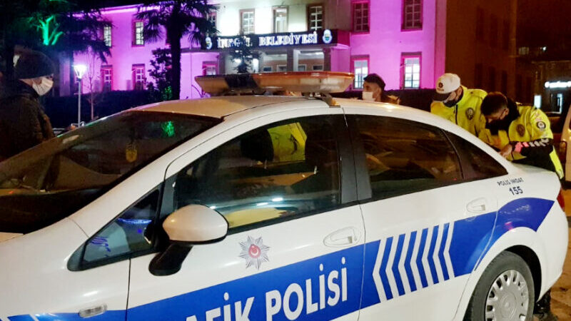 Bursa’da kısıtlamada kimliksiz gezen 2 kişi gözaltına alındı