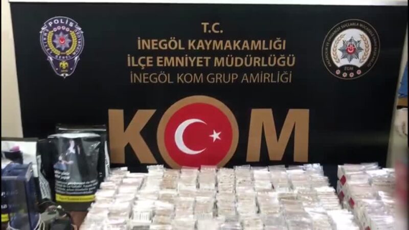 Bursa'nın İnegöl ilçesinde 3 adrese yapılan operasyon sonucunda, kaçak tütün