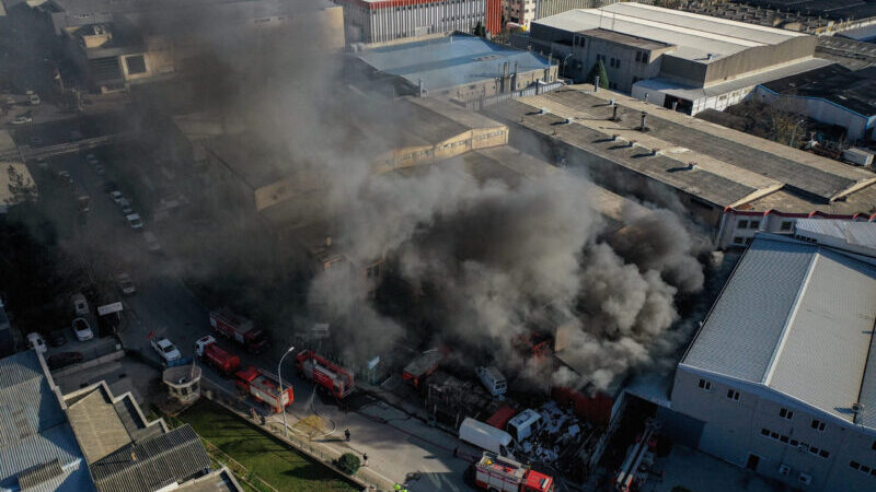 Bursa’da Organize Sanayi Bölgesi’nde depoda yangın