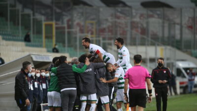 Lige mola sırada kupa var… Timsah İzmir’de tur peşinde…