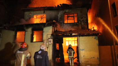 Bursa’da geceyi alevler aydınlattı! Mahalleli sokağa döküldü