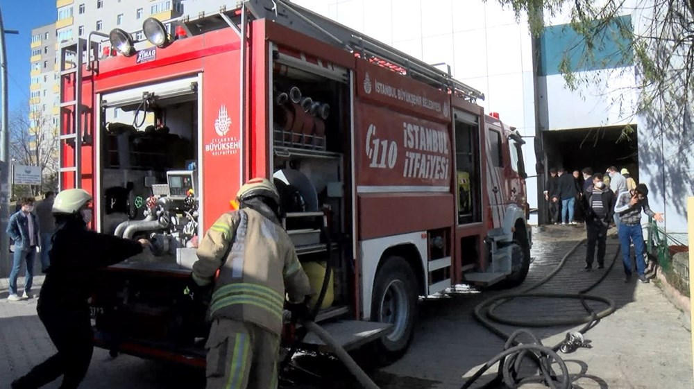 İstanbul’da 8 katlı işyerinde korkutan yangın