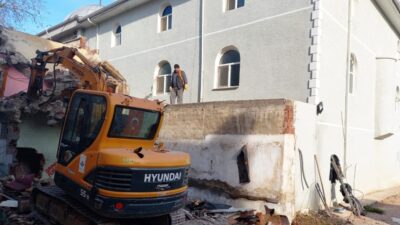 Altınkurnalar Camiine nefes aldıran yıkım