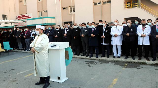 Bir doktor daha virüse yenik düştü