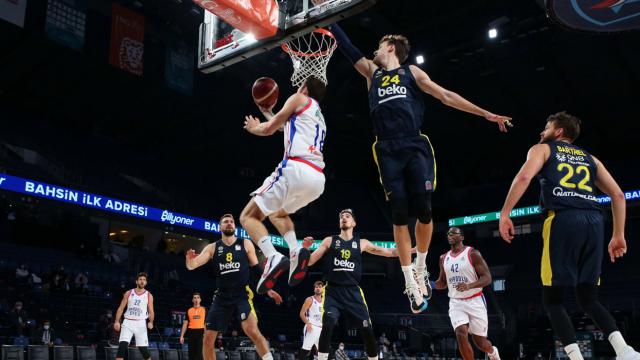 Potadaki derbi Anadolu Efes’in Potadaki derbi Anadolu Efes’in