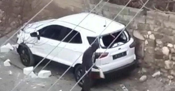 Sıfır aracı parçaladı! Görüntüler inanılacak gibi değil… Sıfır aracı parçaladı! Görüntüler inanılacak gibi değil…