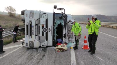 Bursa’da asit yüklü tanker devrildi