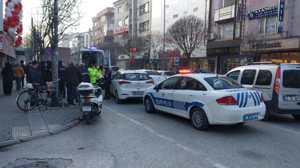 Bursa’da otomobil yayaya çarptı: 1 yaralı