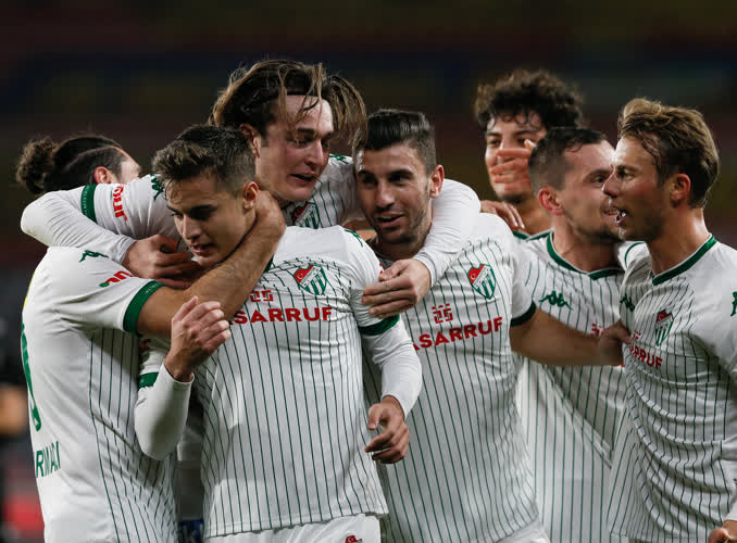 Kupada Timsah mucizesi! Bu gençlere şapka çıkartılır…