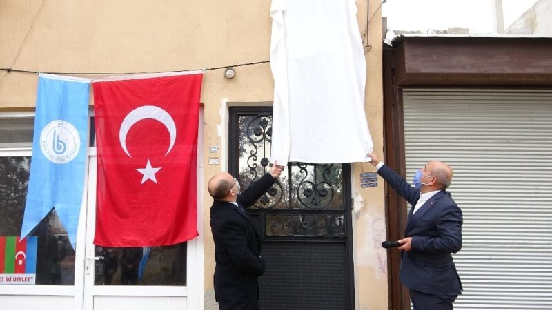 Belediye caddeye Dağlık Karabağ ismini verdi Bursa’da ilçe belediyesi caddenin ismini Dağlık Karabağ olarak değiştirdi.