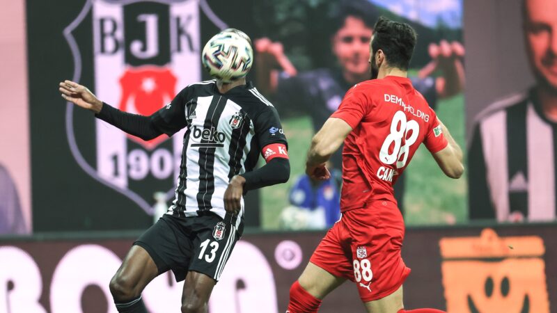 Süper Lig'de 15. hafta maçları devam ediyor. Beşiktaş, sahasında Sivasspor'u