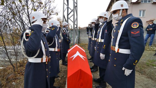 Binbaşı Tüzün Çorum’da son yolculuğuna uğurlandı