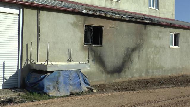 Ortağının aracına yerleştirmek istediği bomba erken patladı