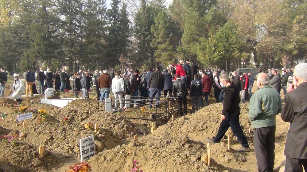 Bu acının tarifi yok! Bursa’da aynı aileden 4 kişi koronavirüsten öldü