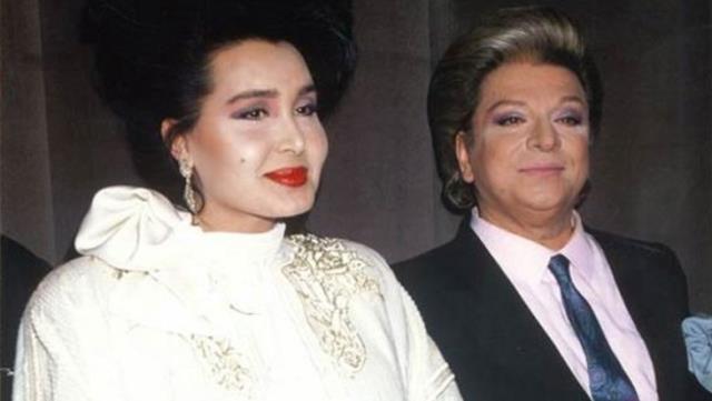 Bülent Ersoy ve Zeki Müren’in 40 yıl önce çektirdiği dudak dudağa pozları yeniden gündem oldu Bülent Ersoy ve Zeki Müren’in 40 yıl önce çektirdiği dudak dudağa pozları yeniden gündem oldu