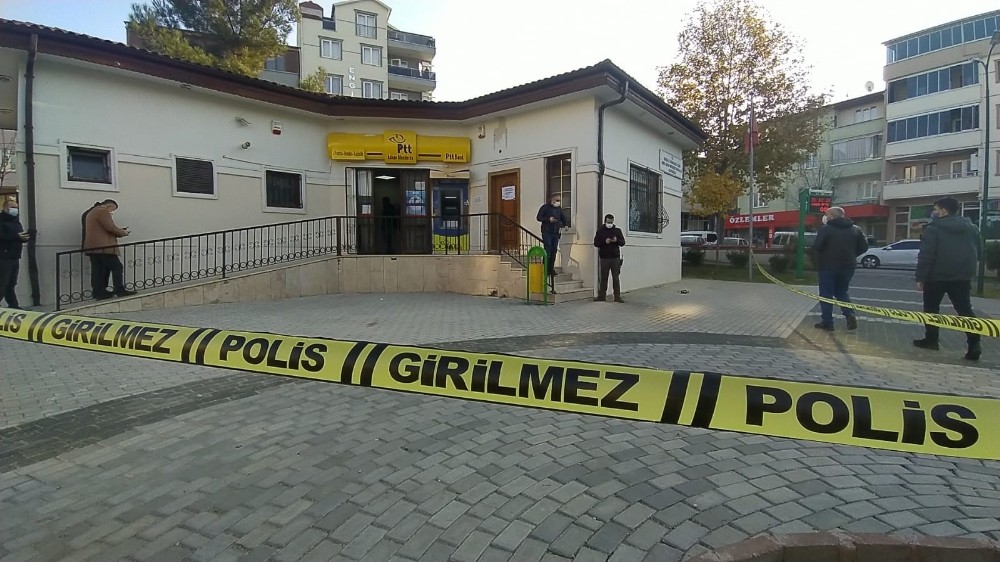 Bursa’da maskeli ve silahlı şahıslar PTT’yi soydu
