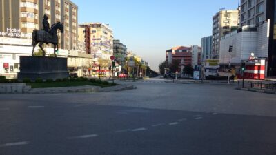 Bütün işlerinizi bugün halledin! Tam kapanma kimleri etkilemiyor?