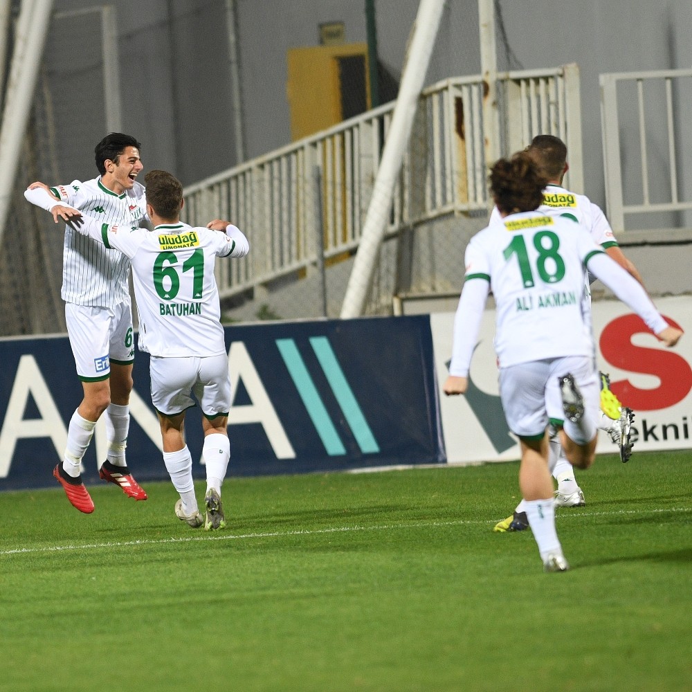 Bursaspor evinde Ümraniyespor’u konuk ediyor Bursaspor evinde Ümraniyespor’u konuk ediyor