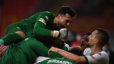 Bursaspor’da sezon sonu 8 futbolcunun sözleşmesi sona eriyor